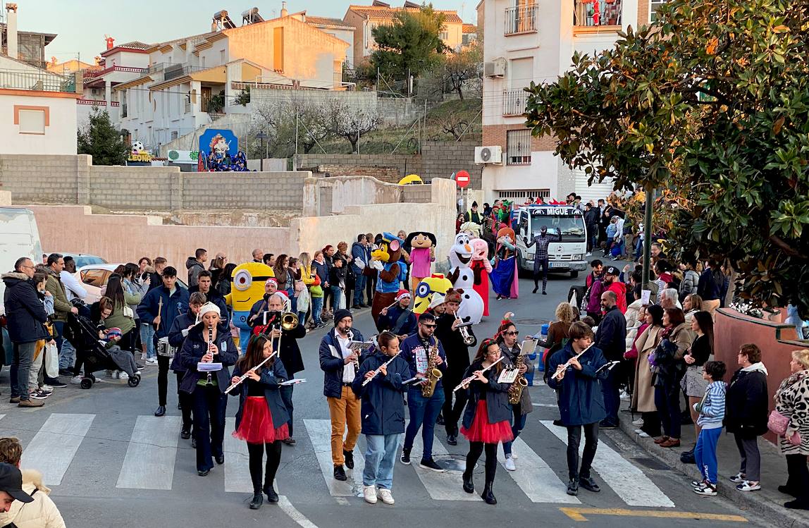 La Cabalgata de Huétor Vega, a su paso por la Plaza del Mentidero.