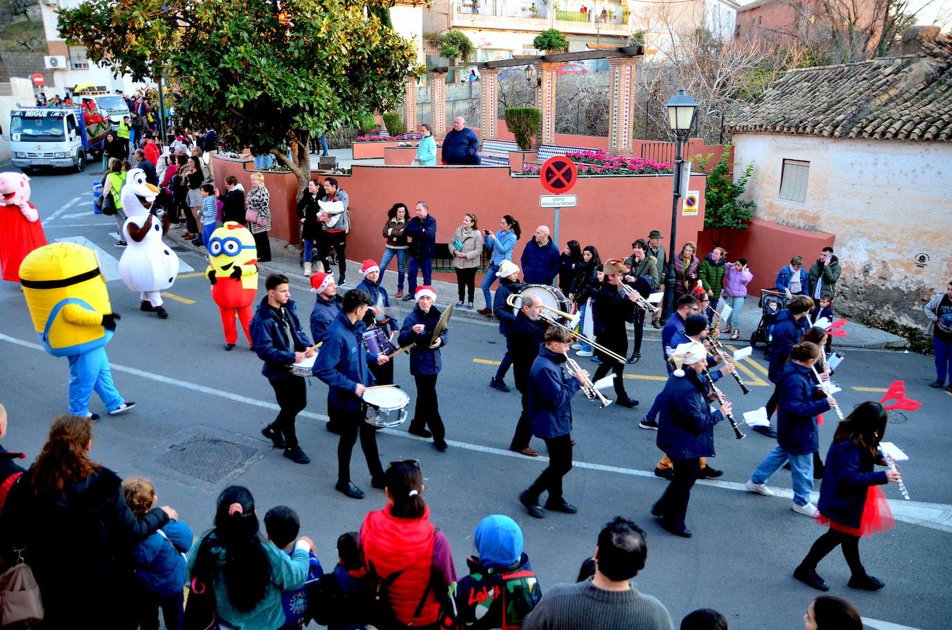 La Cabalgata de Huétor Vega, a su paso por la Plaza del Mentidero.