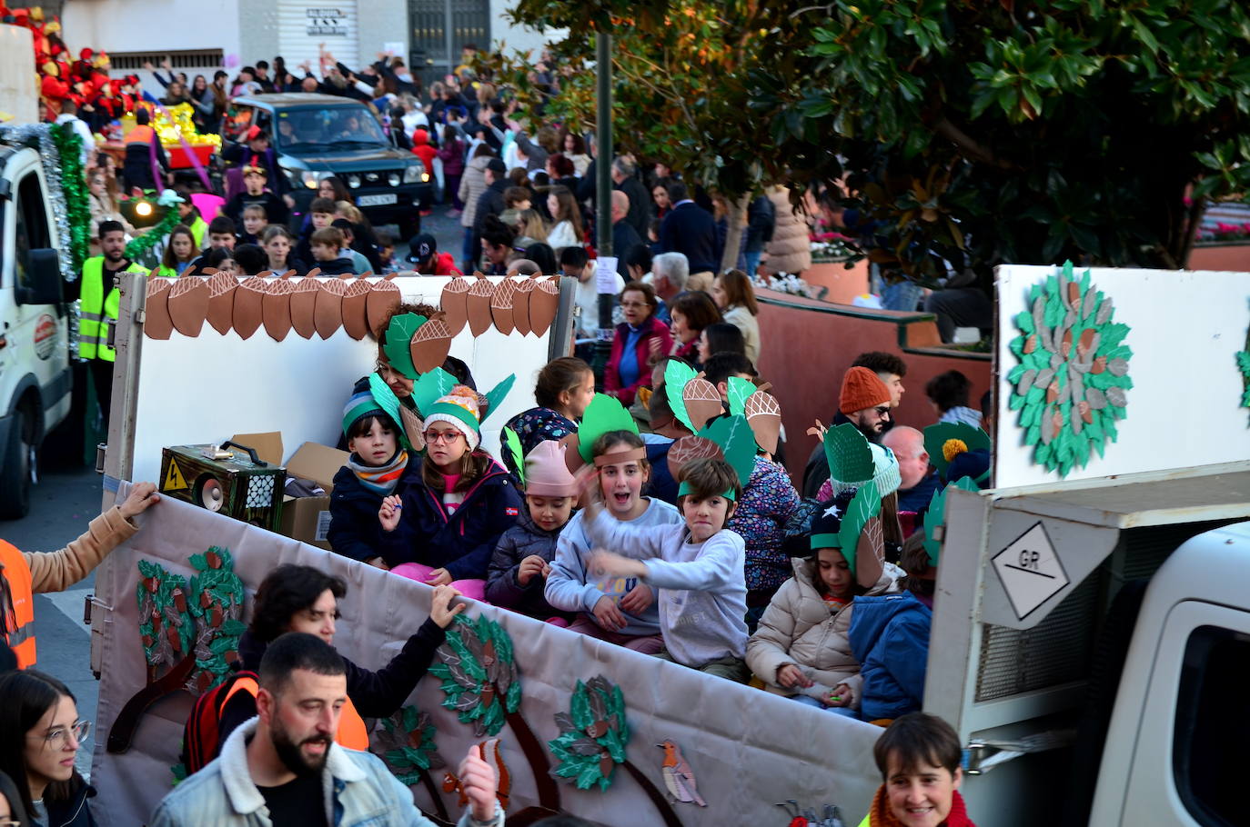 La Cabalgata de Huétor Vega, a su paso por la Plaza del Mentidero.