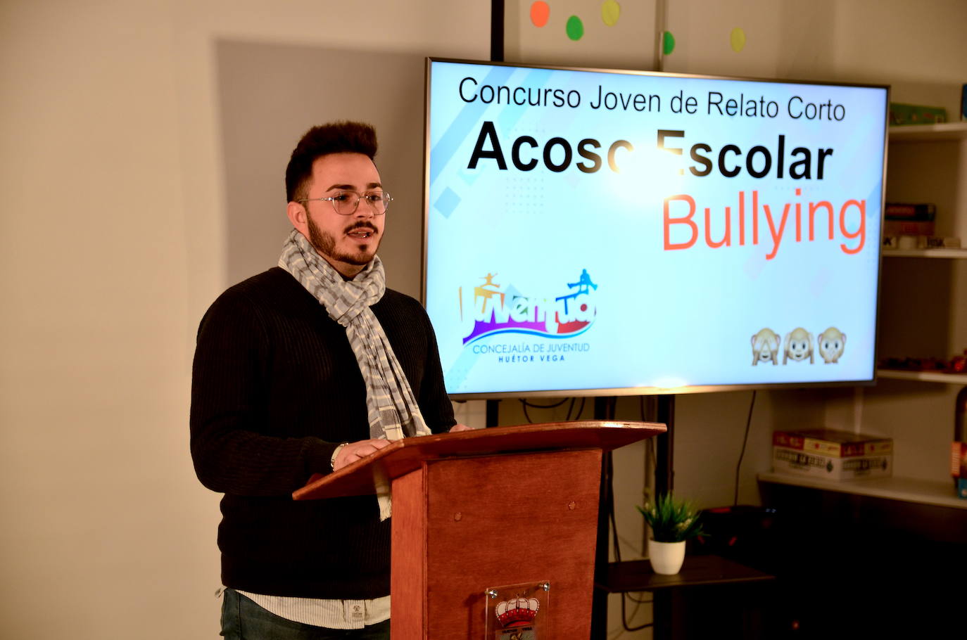 Discurso del concejal de Juventud del Ayuntamiento de Huétor Vega, Adrián Molina.