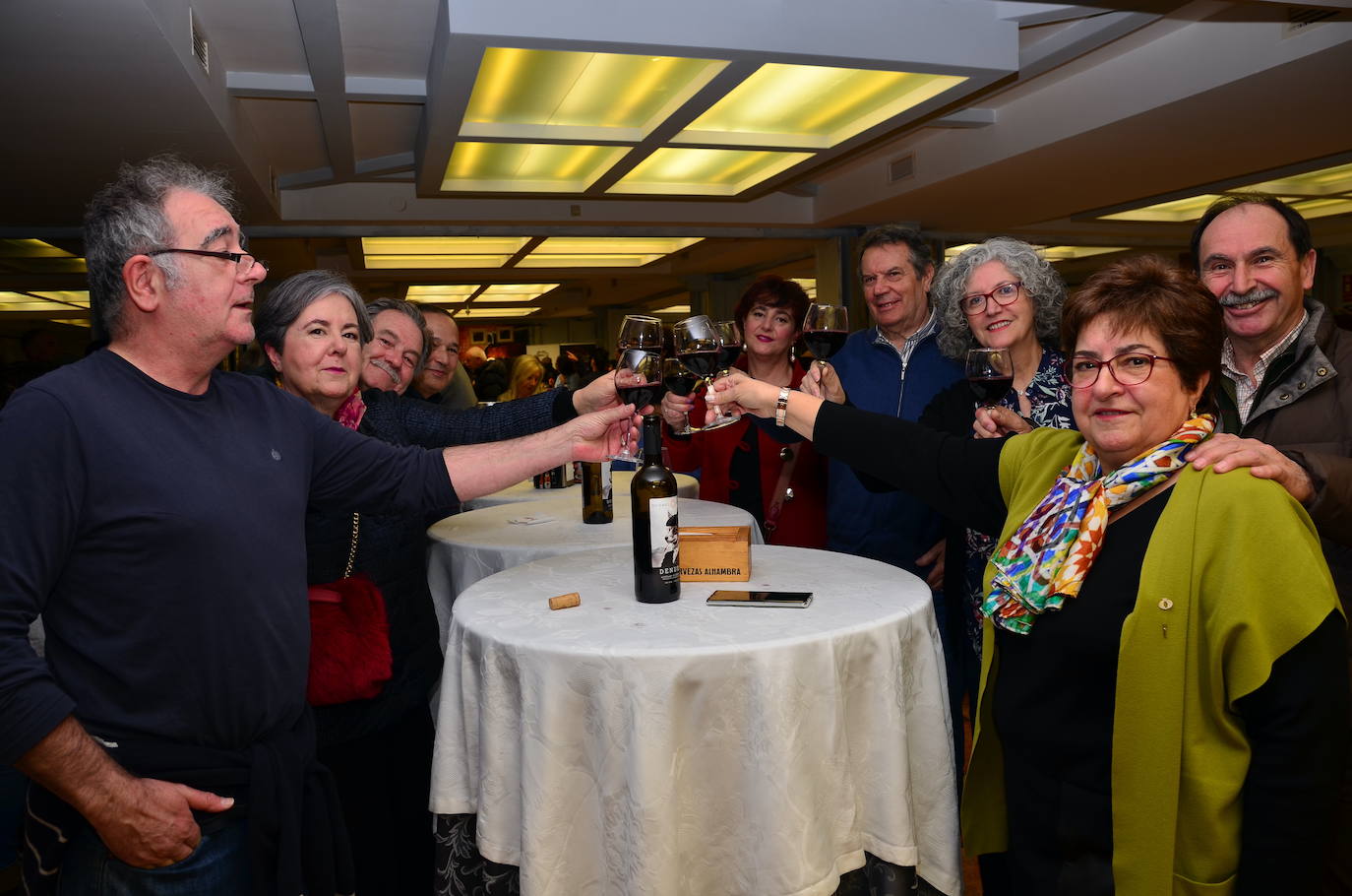 Gran ambiente en los estands de las XXVIII Jornadas del Vino, Jamón y Chacinas de Huétor Vega.