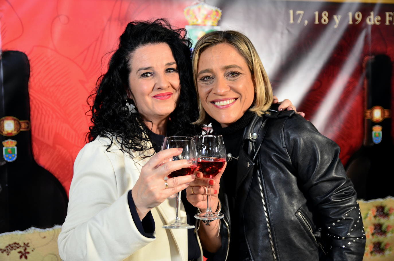 Gran ambiente en los estands de las XXVIII Jornadas del Vino, Jamón y Chacinas de Huétor Vega.