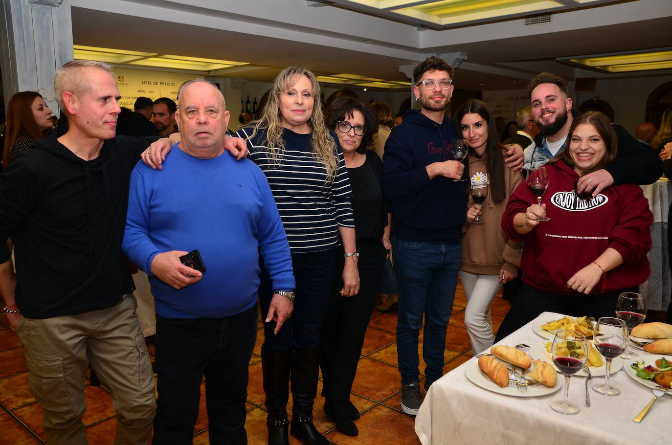 Gran ambiente en los estands de las XXVIII Jornadas del Vino, Jamón y Chacinas de Huétor Vega.
