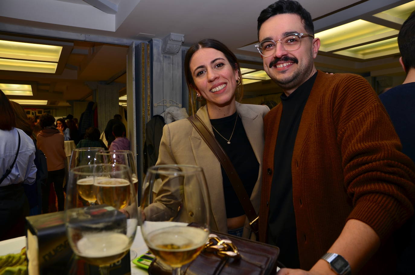 Gran ambiente en los estands de las XXVIII Jornadas del Vino, Jamón y Chacinas de Huétor Vega.