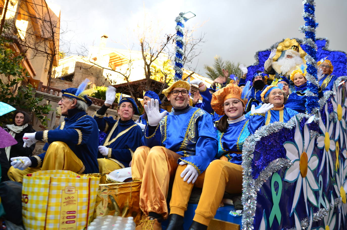 La cabalgata de Huétor Vega supera al frío y la lluvia