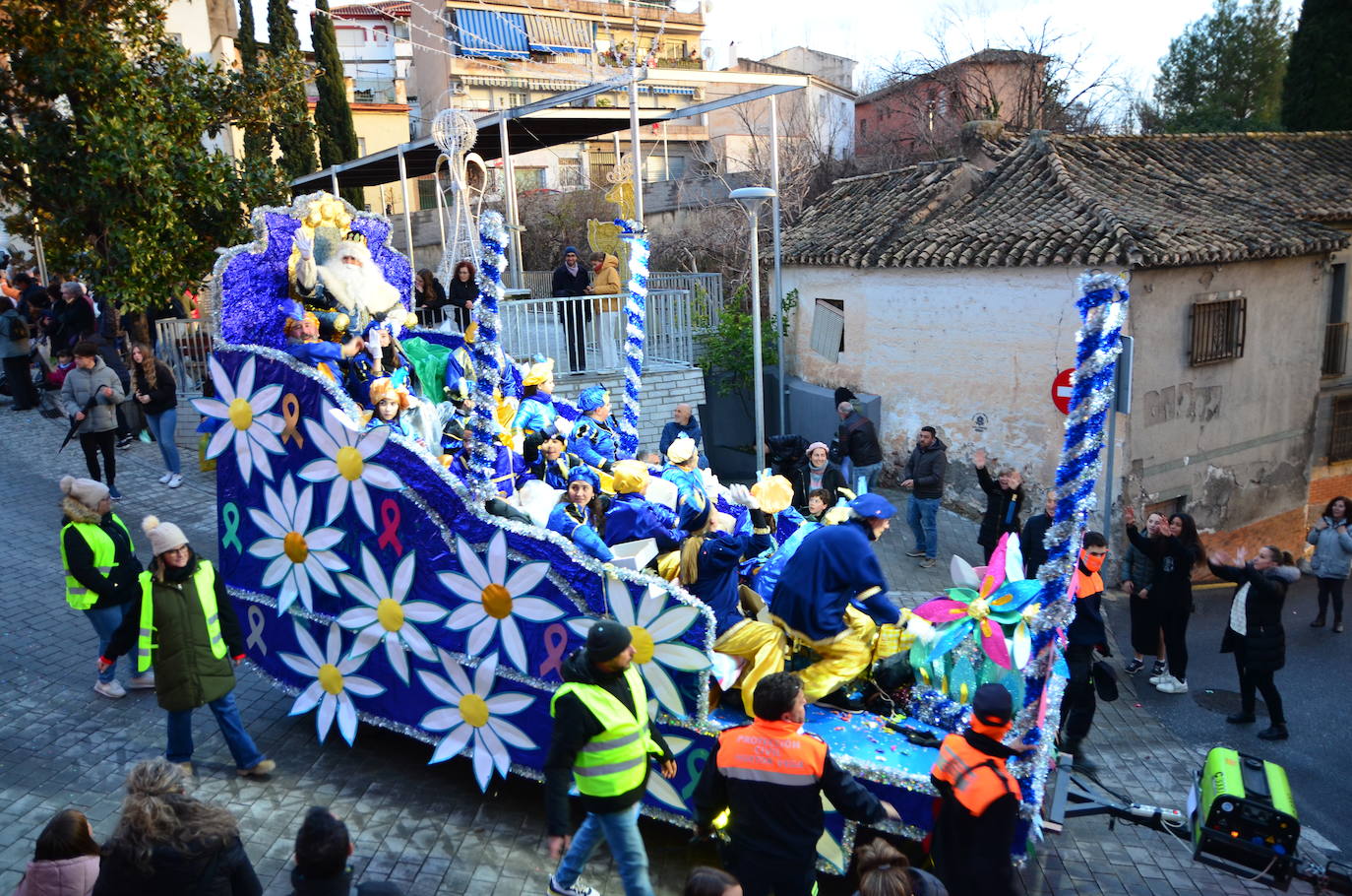 La cabalgata de Huétor Vega supera al frío y la lluvia
