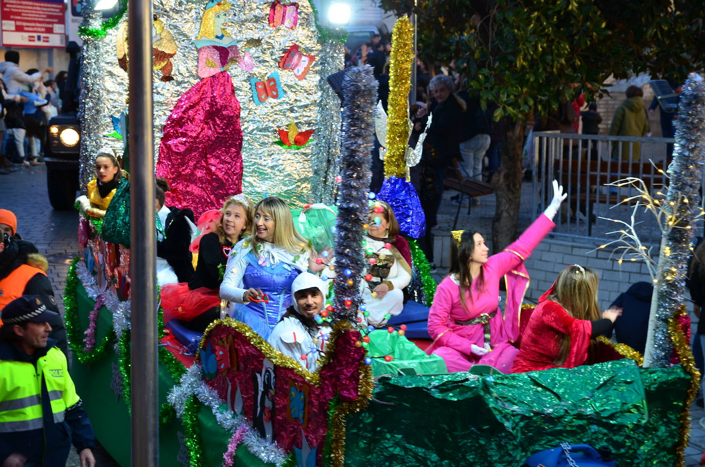 La cabalgata de Huétor Vega supera al frío y la lluvia