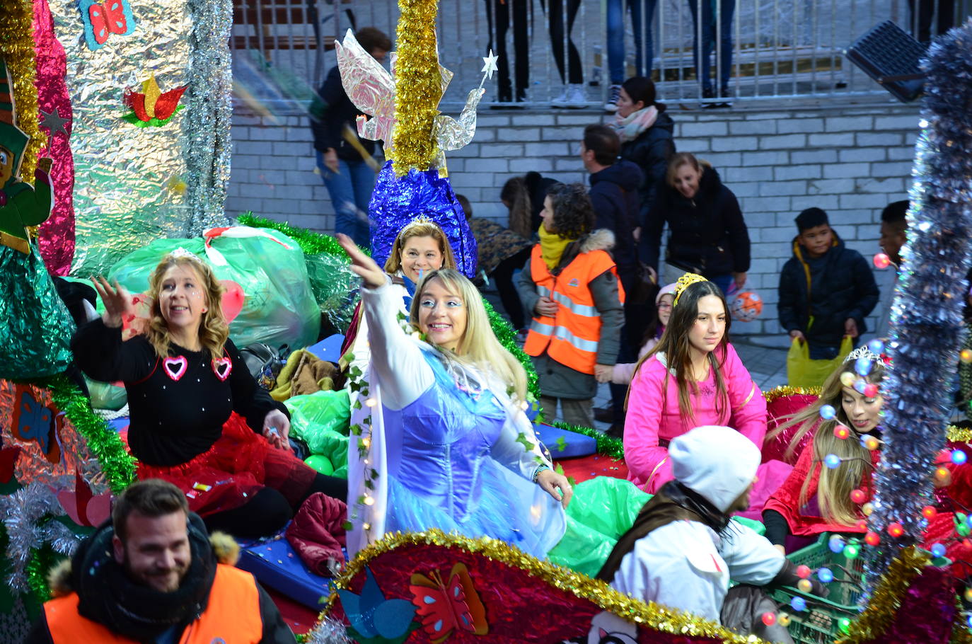 La cabalgata de Huétor Vega supera al frío y la lluvia