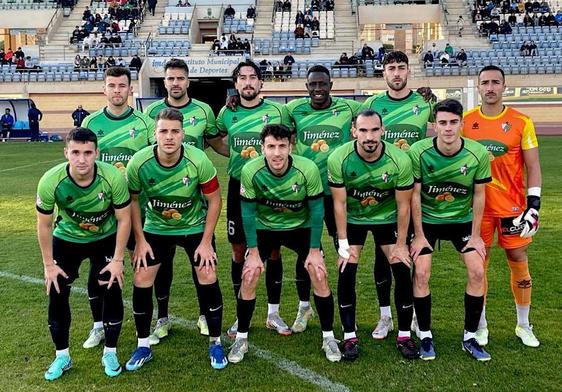Once inicial del CD Huétor Vega en El Ejido.