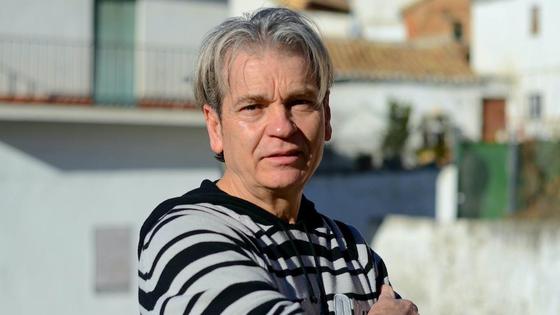 Paco López abre la 'lata' de los espectáculos solidarios en Huétor Vega