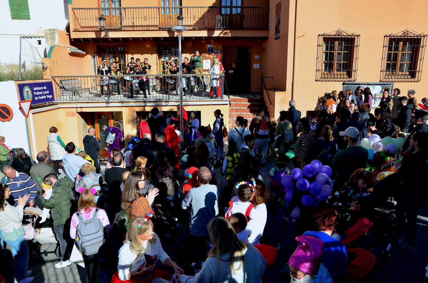 Encuéntrate en el pasacalles del carnaval de Huétor Vega