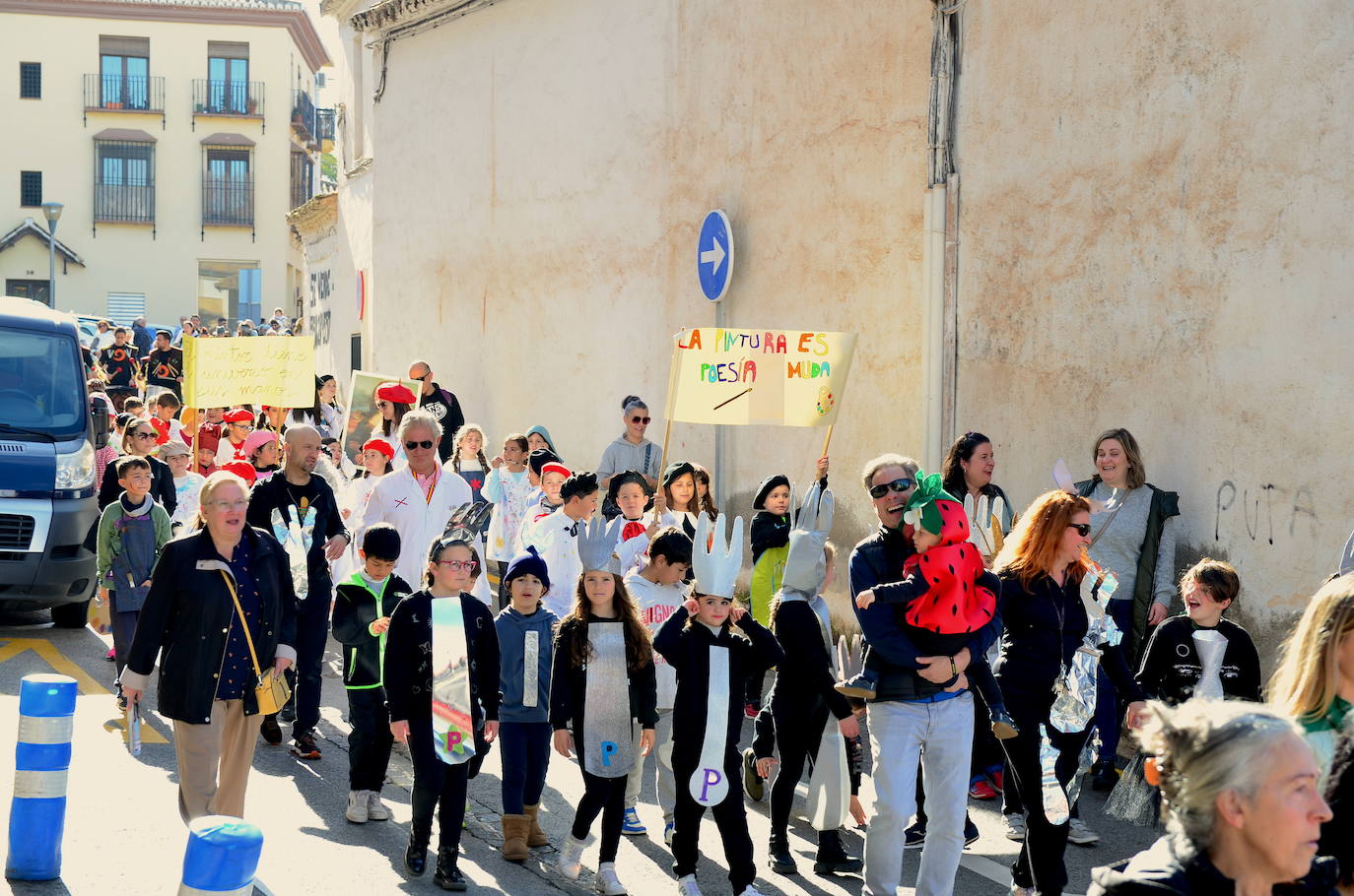 Encuéntrate en el pasacalles del carnaval de Huétor Vega