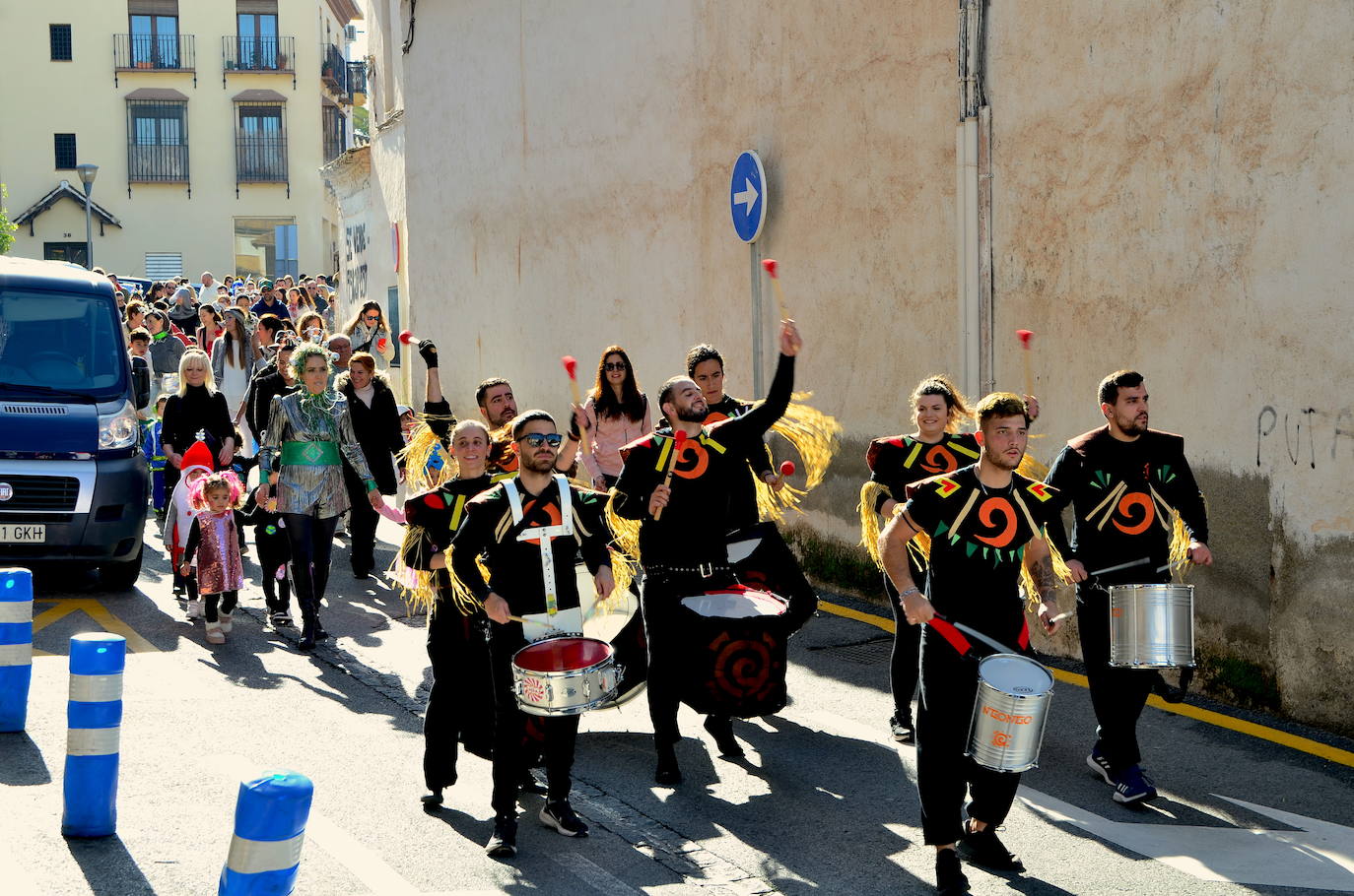 Encuéntrate en el pasacalles del carnaval de Huétor Vega