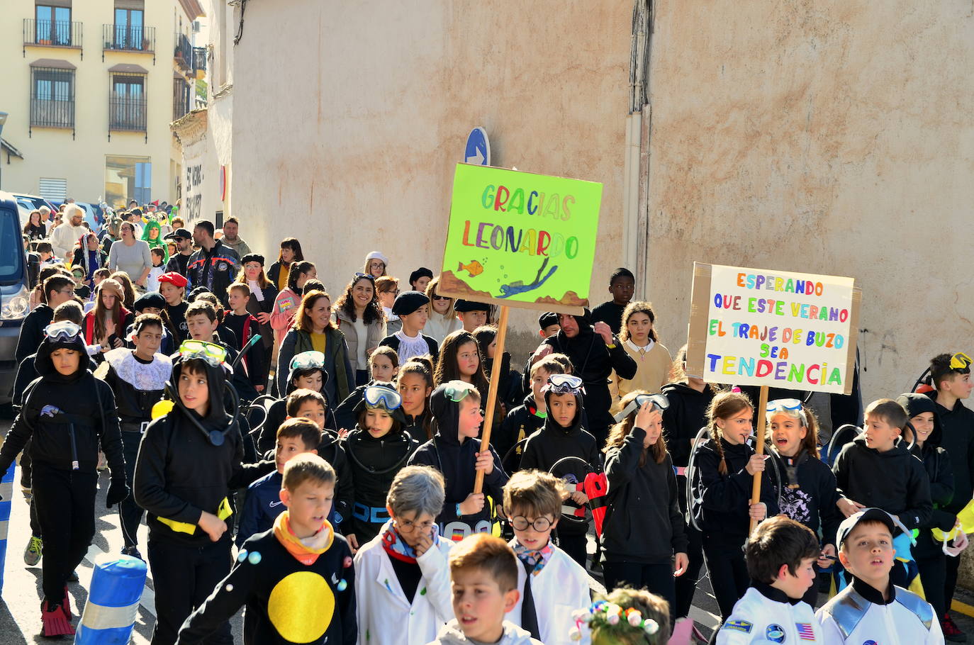 Encuéntrate en el pasacalles del carnaval de Huétor Vega