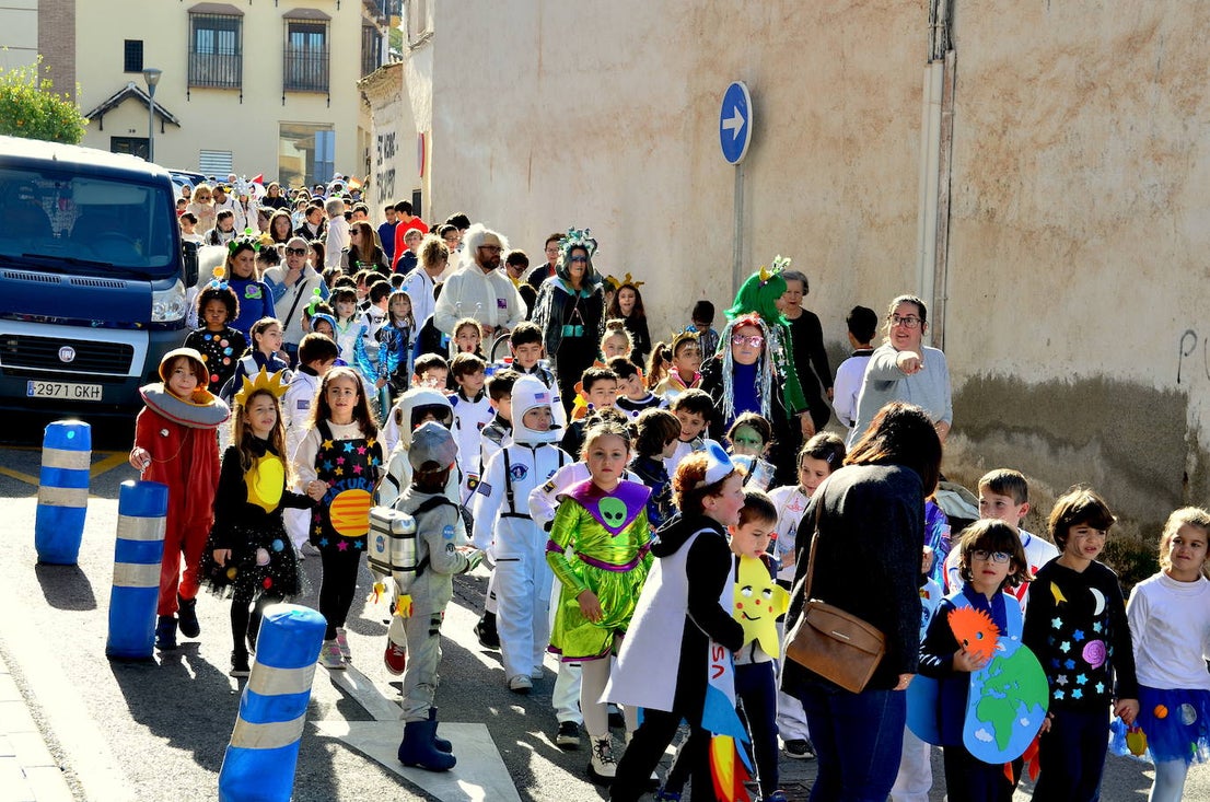 Encuéntrate en el pasacalles del carnaval de Huétor Vega