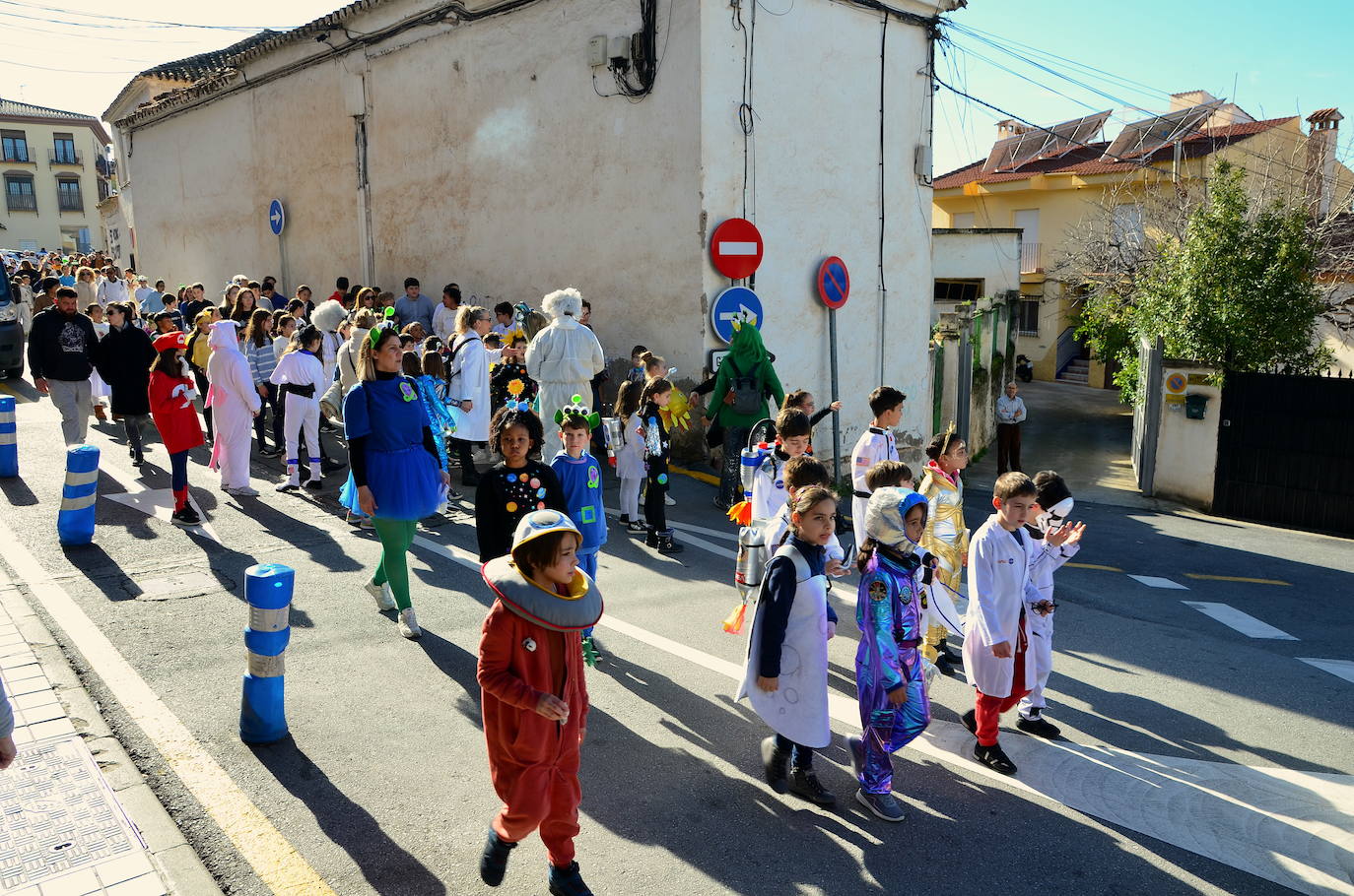 Encuéntrate en el pasacalles del carnaval de Huétor Vega
