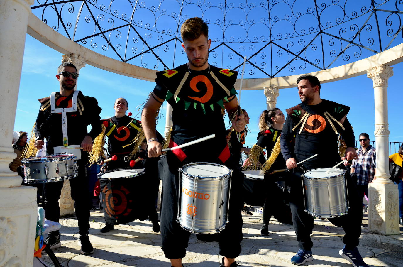 Encuéntrate en el pasacalles del carnaval de Huétor Vega
