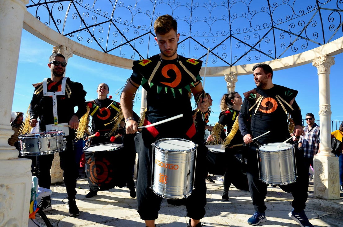 Encuéntrate en el pasacalles del carnaval de Huétor Vega