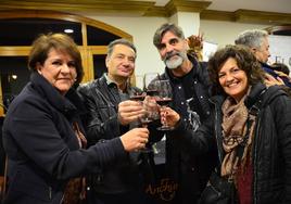 Gran ambiente en la apertura de las Jornadas del Vino, Jamón y Chacinas de Huétor Vega