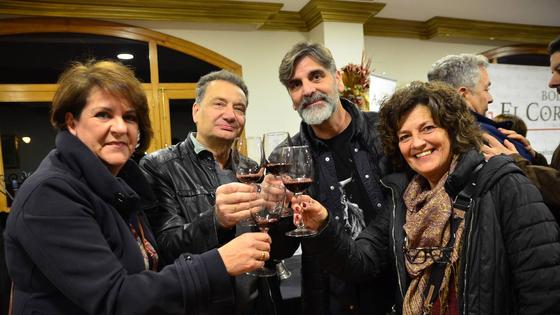 Gran ambiente en la apertura de las Jornadas del Vino, Jamón y Chacinas de Huétor Vega