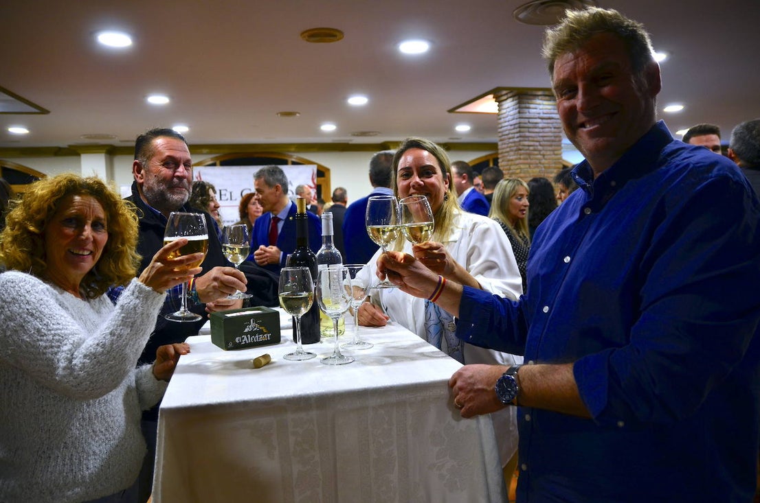 Gran ambiente en la apertura de las Jornadas del Vino, Jamón y Chacinas de Huétor Vega