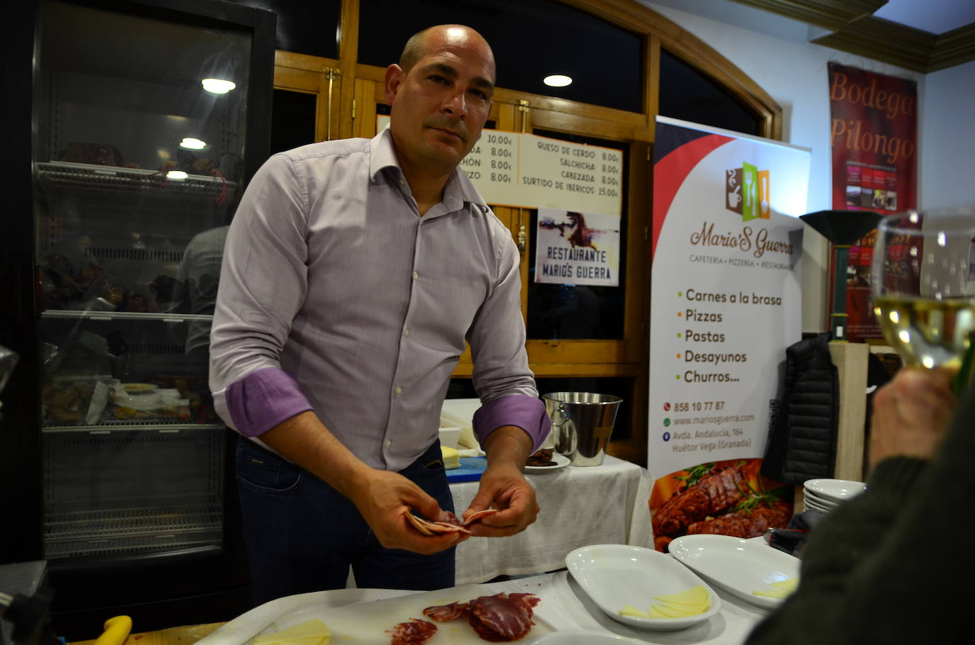 Gran ambiente en la apertura de las Jornadas del Vino, Jamón y Chacinas de Huétor Vega