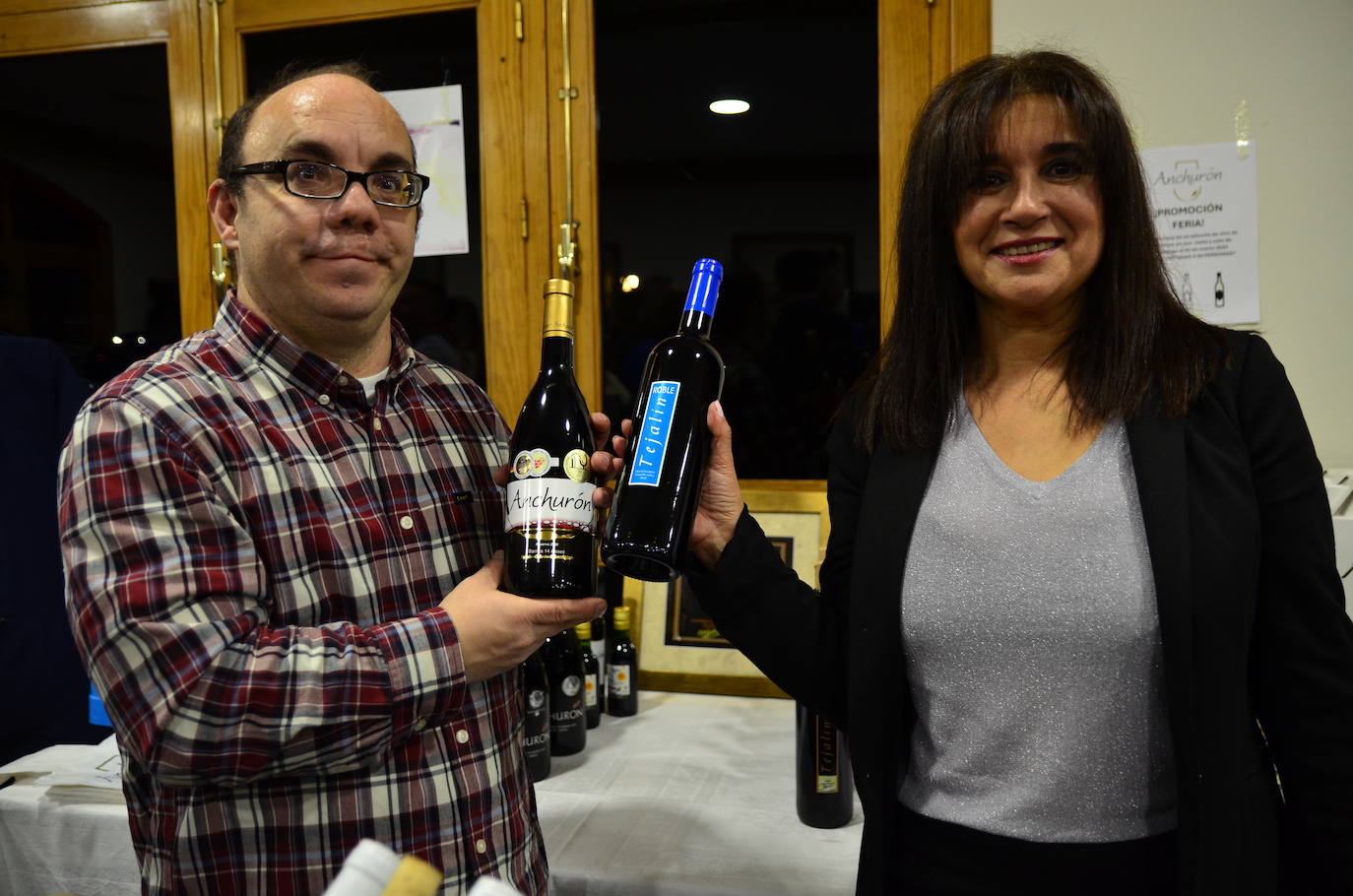 Gran ambiente en la apertura de las Jornadas del Vino, Jamón y Chacinas de Huétor Vega