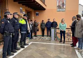 Huétor Vega guarda un minuto de silencio por las víctimas del incendio de Valencia