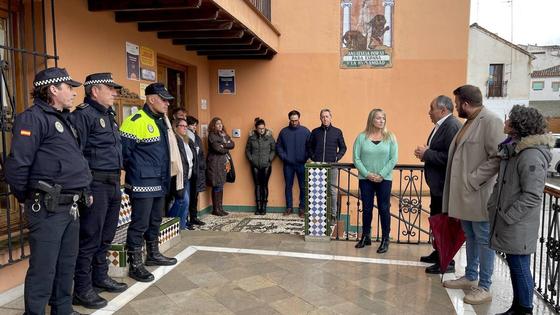 Huétor Vega guarda un minuto de silencio por las víctimas del incendio de Valencia