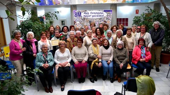 La asociación Vesci de Huétor Vega celebra el poder de la poesía en el 8M