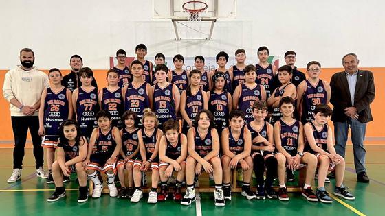 La Escuela Municipal de Baloncesto de Huétor Vega estrena equipación
