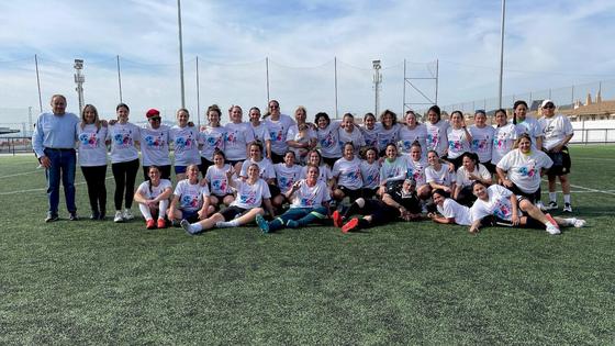El fútbol femenino muestra su lado solidario en Huétor Vega