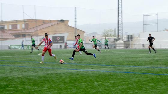 Paso atrás del Huétor Vega en casa y ante la lluvia