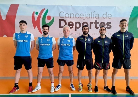 El Huétor Vega, a la izquierda, este domingo en el Pabellón La Libertad.