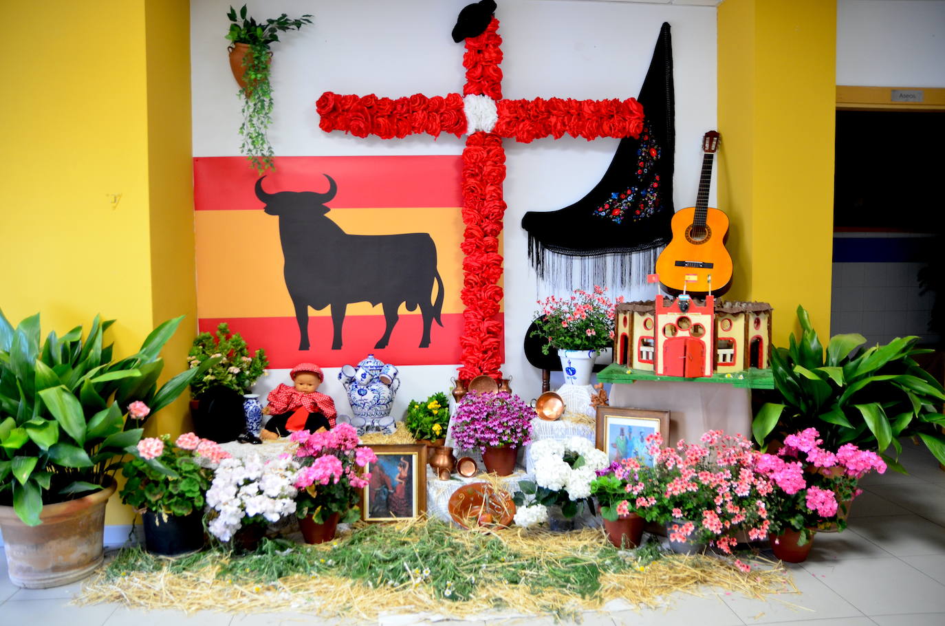 El ambiente de cruces inunda Huétor Vega