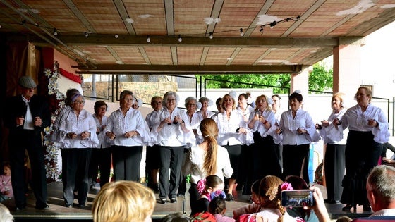 El debut del Grupo de Castañuelas de Huétor Vega