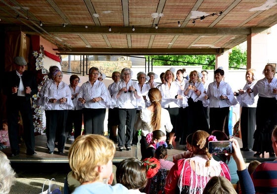 El debut del Grupo de Castañuelas de Huétor Vega