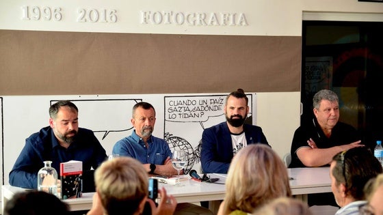 El aplaudido debut literario de Enrique Mochón Romera en Huétor Vega