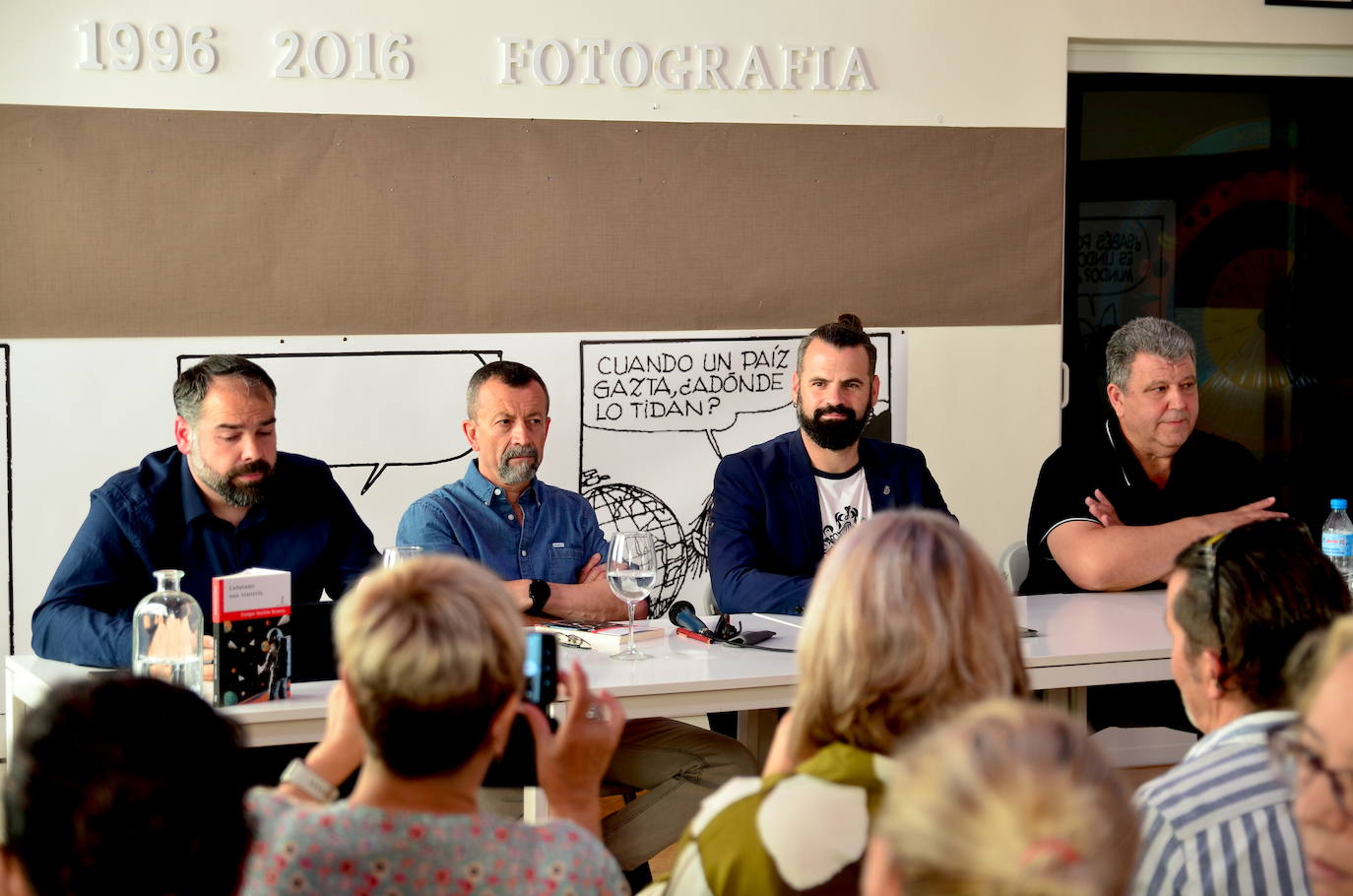 El aplaudido debut literario de Enrique Mochón Romera en Huétor Vega