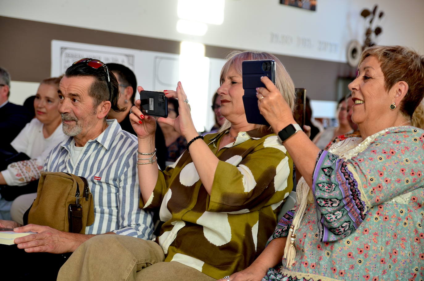 El aplaudido debut literario de Enrique Mochón Romera en Huétor Vega