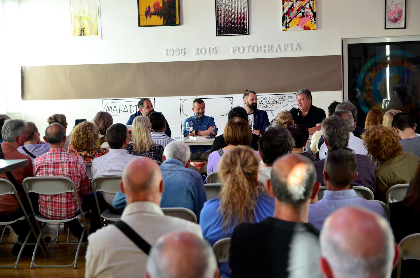 El aplaudido debut literario de Enrique Mochón Romera en Huétor Vega