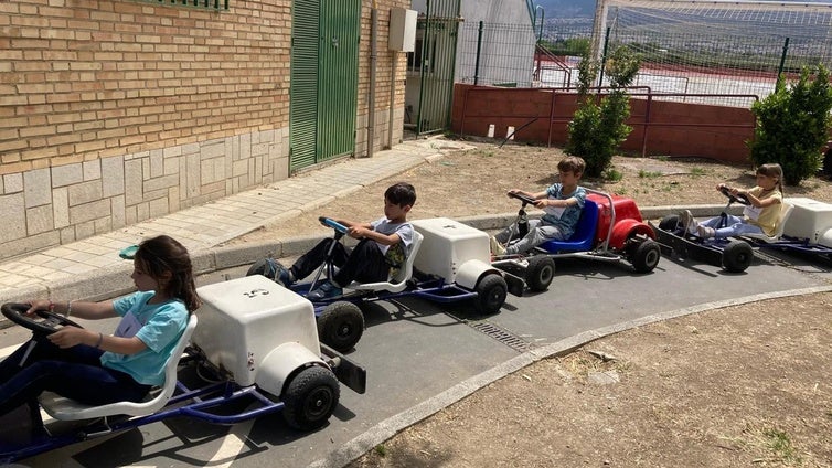El alumnado de los colegios y el instituto de Huétor Vega aprende seguridad vial