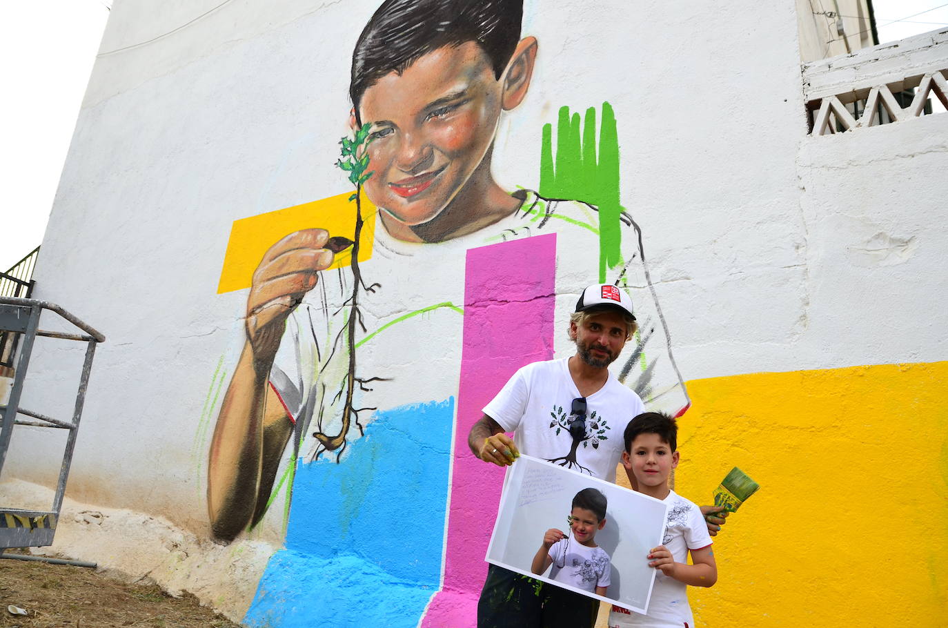 Un mural en Huétor Vega recuerda la importancia de «sembrar el futuro»