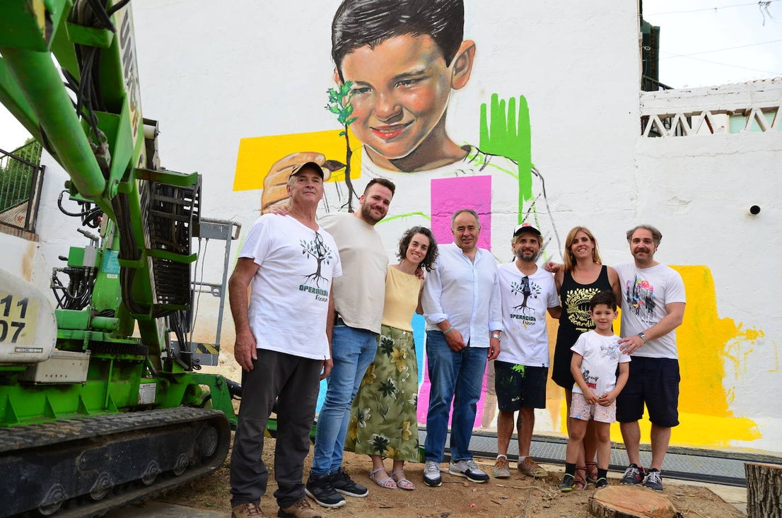 Un mural en Huétor Vega recuerda la importancia de «sembrar el futuro»