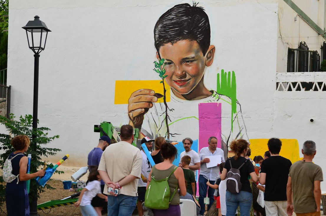 Un mural en Huétor Vega recuerda la importancia de «sembrar el futuro»