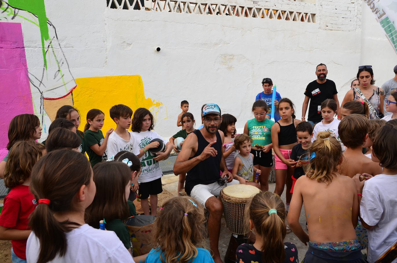Un mural en Huétor Vega recuerda la importancia de «sembrar el futuro»