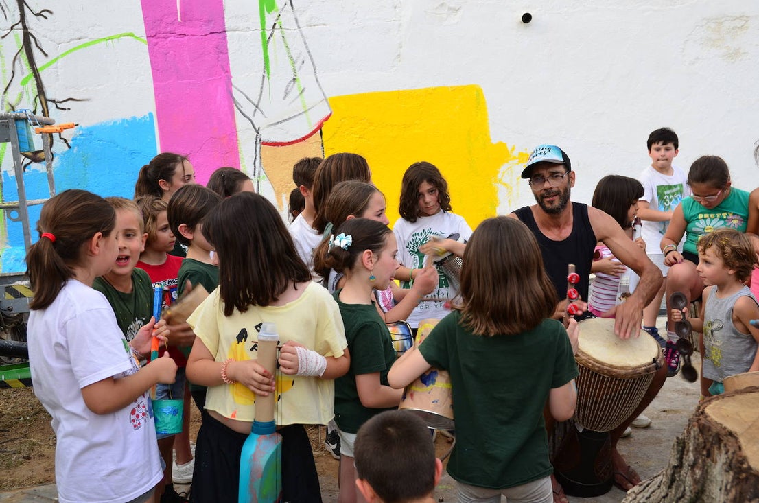 Un mural en Huétor Vega recuerda la importancia de «sembrar el futuro»