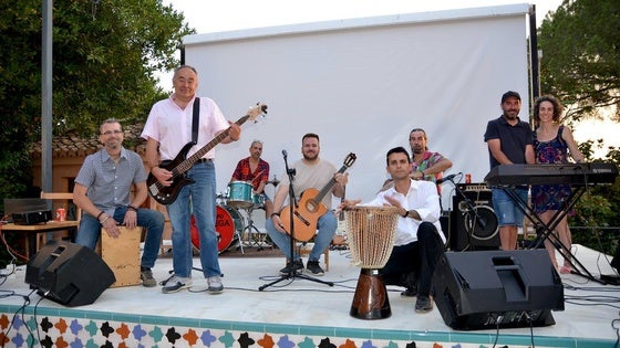 Huétor Vega abre el micro y el escenario se llena de talento