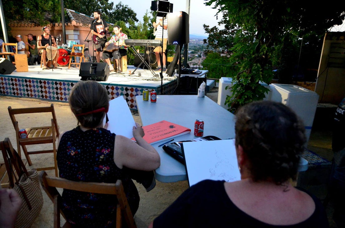 Huétor Vega abre el micro y el escenario se llena de talento