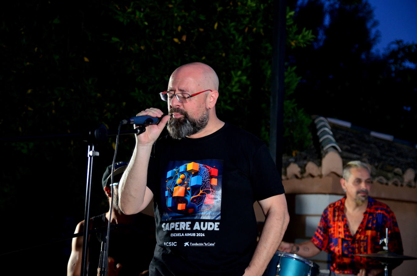 Huétor Vega abre el micro y el escenario se llena de talento